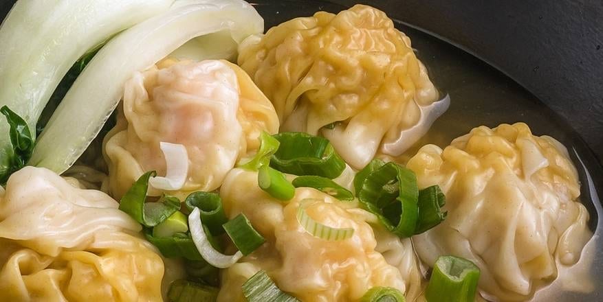 BC05b Wonton Flat Noodle in Soup.